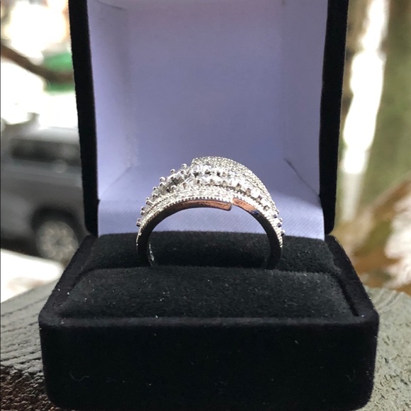 ❗️LAST CHANCE 11/30❗️STERLING SILVER CUBIC ZIRCONIA ROMANCE RING - Picture 6 of 10